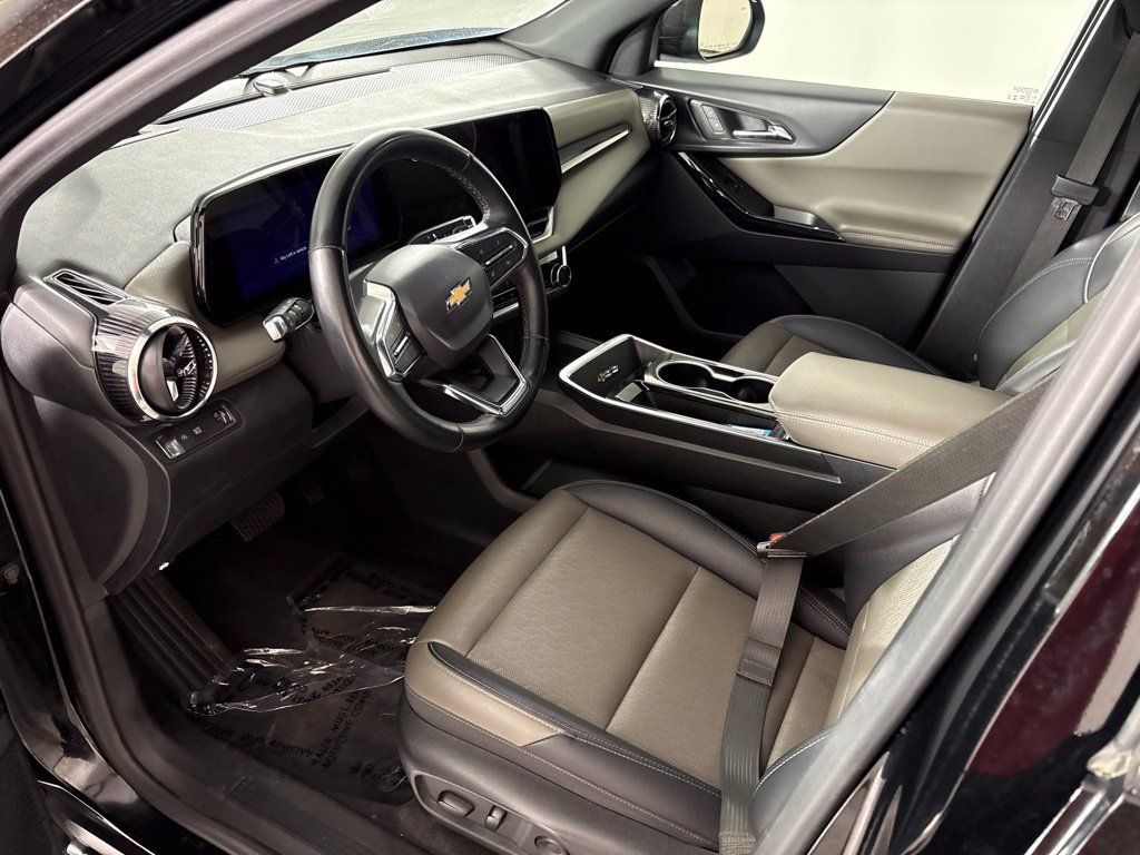 Used 2025 Chevrolet Equinox LT w/ Convenience Package II FWD image 28