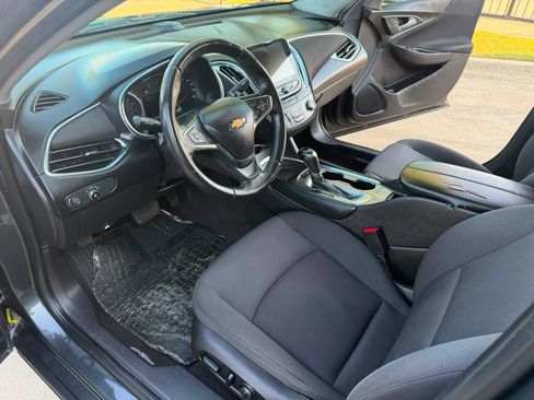 Used 2017 Chevrolet Malibu LT FWD image 11