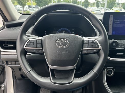 Used 2025 Toyota Grand Highlander AWD image 16