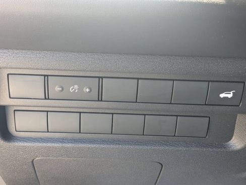 Used 2025 Mitsubishi Outlander SE FWD image 17