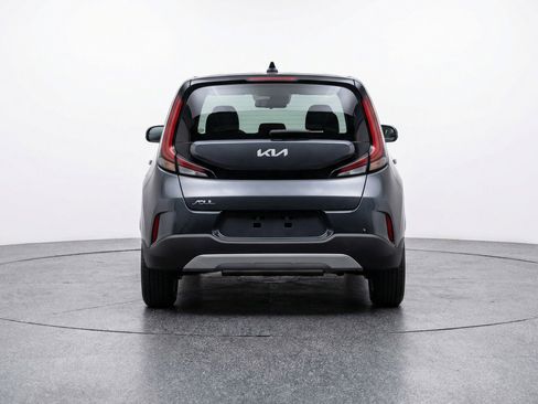 Used 2025 Kia Soul LX w/ LX Technology Package FWD image 7