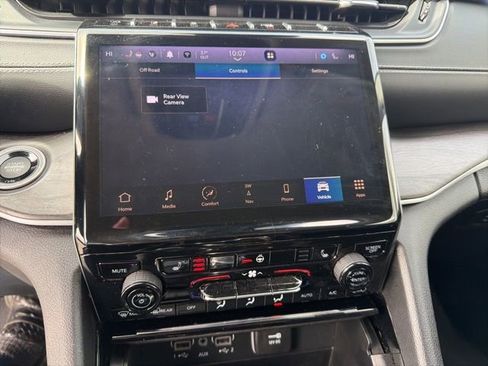 Used 2023 Jeep Grand Cherokee Limited AWD/4WD image 10