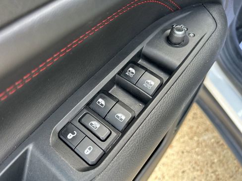 Used 2025 Jeep Compass Trailhawk AWD/4WD image 13