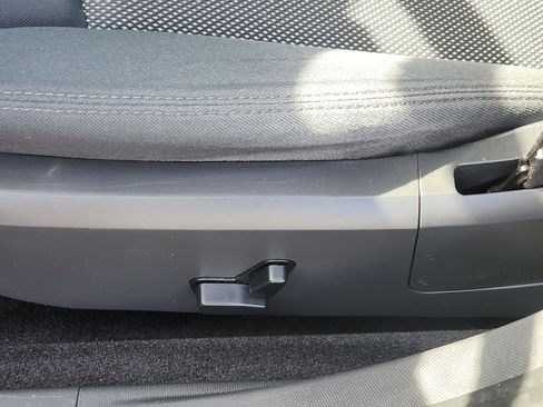 Used 2009 Chrysler Sebring Touring image 16