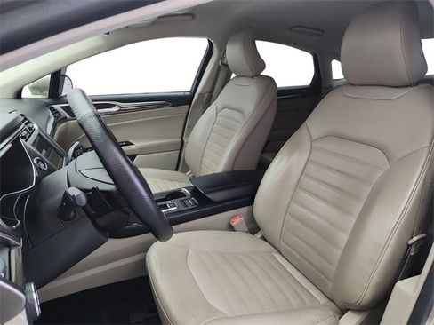 Used 2018 Ford Fusion SE w/ Fusion SE Technology Package image 10