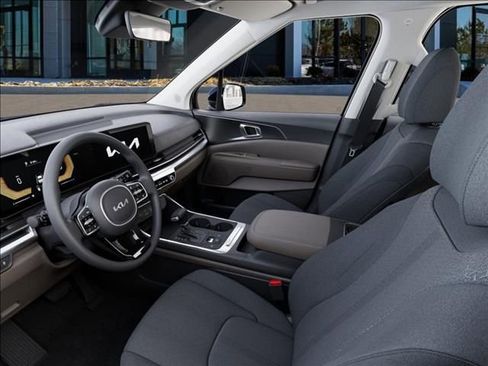 New 2026 Kia Carnival LX image 17