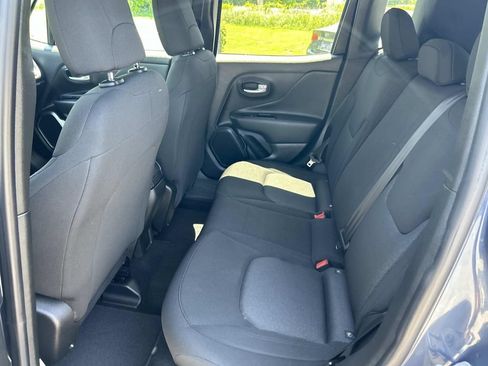 Used 2023 Jeep Renegade Latitude AWD/4WD image 18