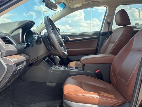 Used 2019 Subaru Outback 2.5i Touring w/ Popular Package #3A AWD/4WD image 2