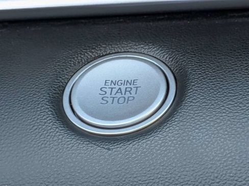Used 2022 Hyundai Elantra SEL w/ Convenience + Premium Package FWD image 32