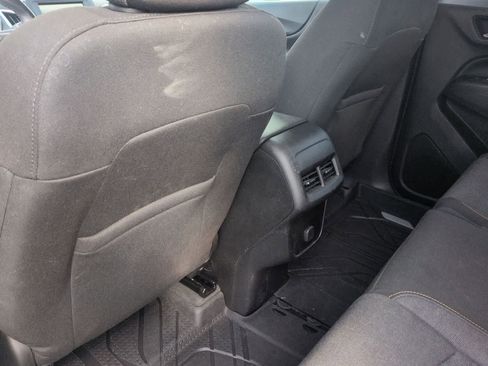 Used 2018 Chevrolet Equinox LT image 17