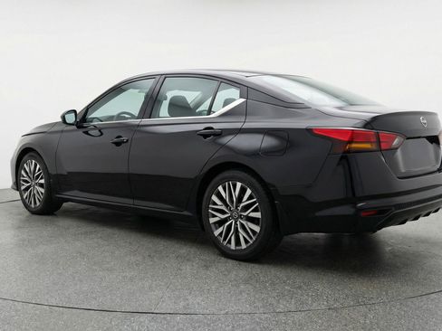 Used 2025 Nissan Altima 2.5 SV FWD image 6