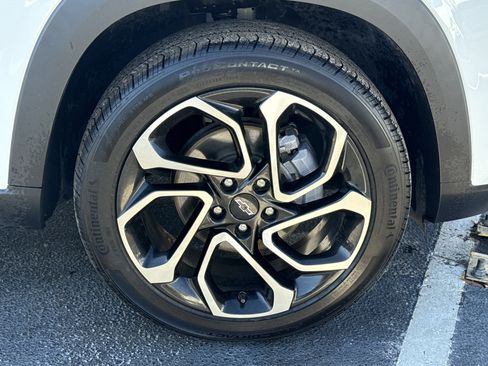 Certified 2024 Chevrolet Trax RS w/ Sunroof Package image 13