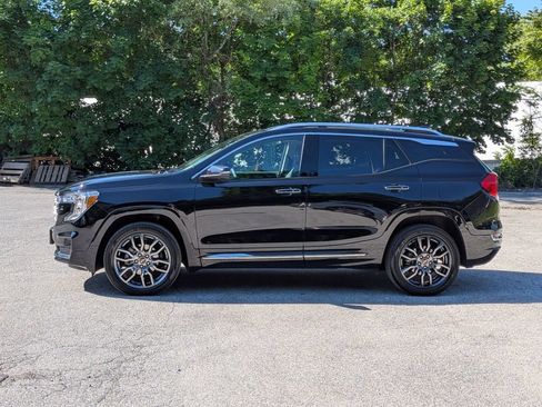 Used 2024 GMC Terrain Denali w/ Black Diamond Edition AWD/4WD image 9