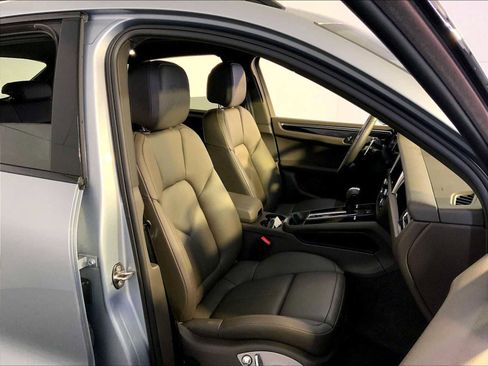 Certified 2023 Porsche Macan AWD/4WD image 18
