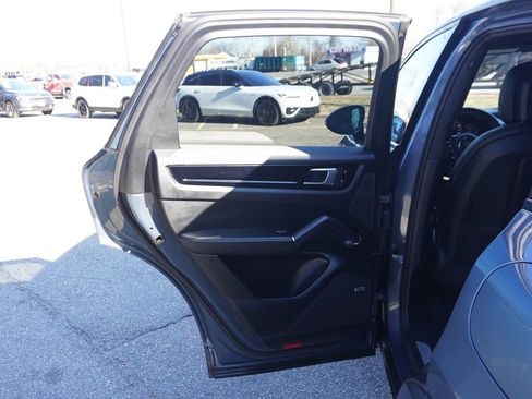 Used 2019 Porsche Cayenne E-Hybrid image 28