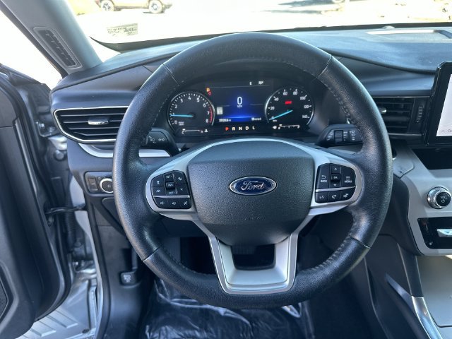 Used 2023 Ford Explorer XLT w/ Equipment Group 202A AWD/4WD image 19