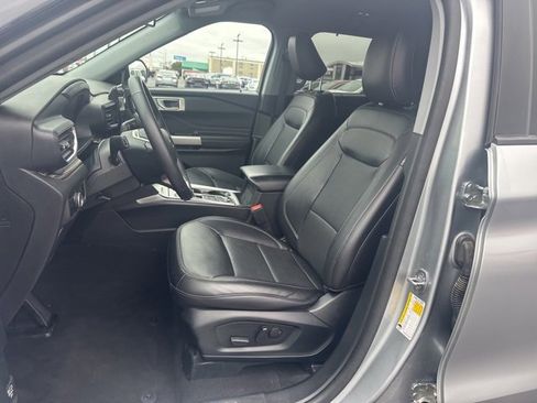 Used 2024 Ford Explorer Limited image 18