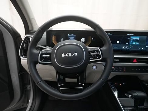 Used 2024 Kia Sorento S w/ Panoramic Sunroof Package AWD/4WD image 4