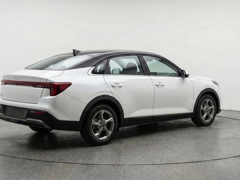 Used 2025 Kia K4 LXS image 9