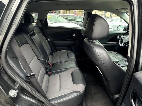Used 2022 Kia Niro EX w/ Cold Weather Package FWD image 32