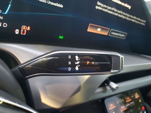 New 2026 Cadillac Vistiq Premium Luxury AWD/4WD image 38