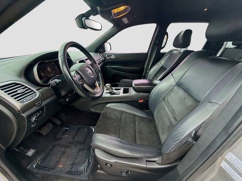 Used 2017 Jeep Grand Cherokee Altitude RWD image 16