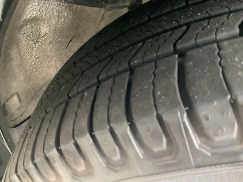 Used 2017 Nissan Rogue SV image 24