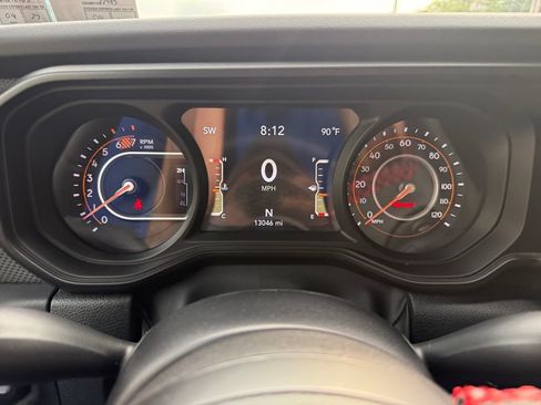 Used 2024 Jeep Wrangler Unlimited Rubicon w/ Convenience Group AWD/4WD image 16
