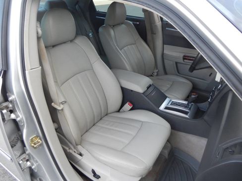 Used 2007 Chrysler 300 C RWD image 37