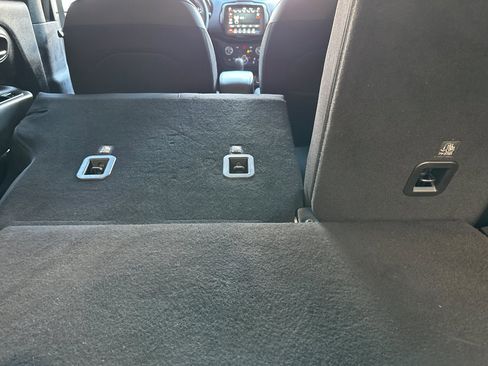 Used 2022 Jeep Renegade Latitude image 17