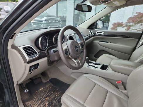 Used 2011 Jeep Grand Cherokee Laredo AWD/4WD image 13