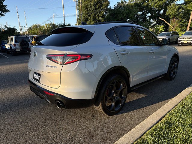 Used 2025 Alfa Romeo Stelvio Sprint AWD/4WD image 8