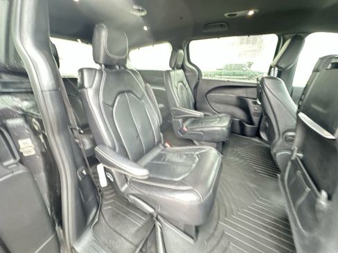 Used 2021 Chrysler Pacifica Touring-L w/ Uconnect Theater Family Group image 27
