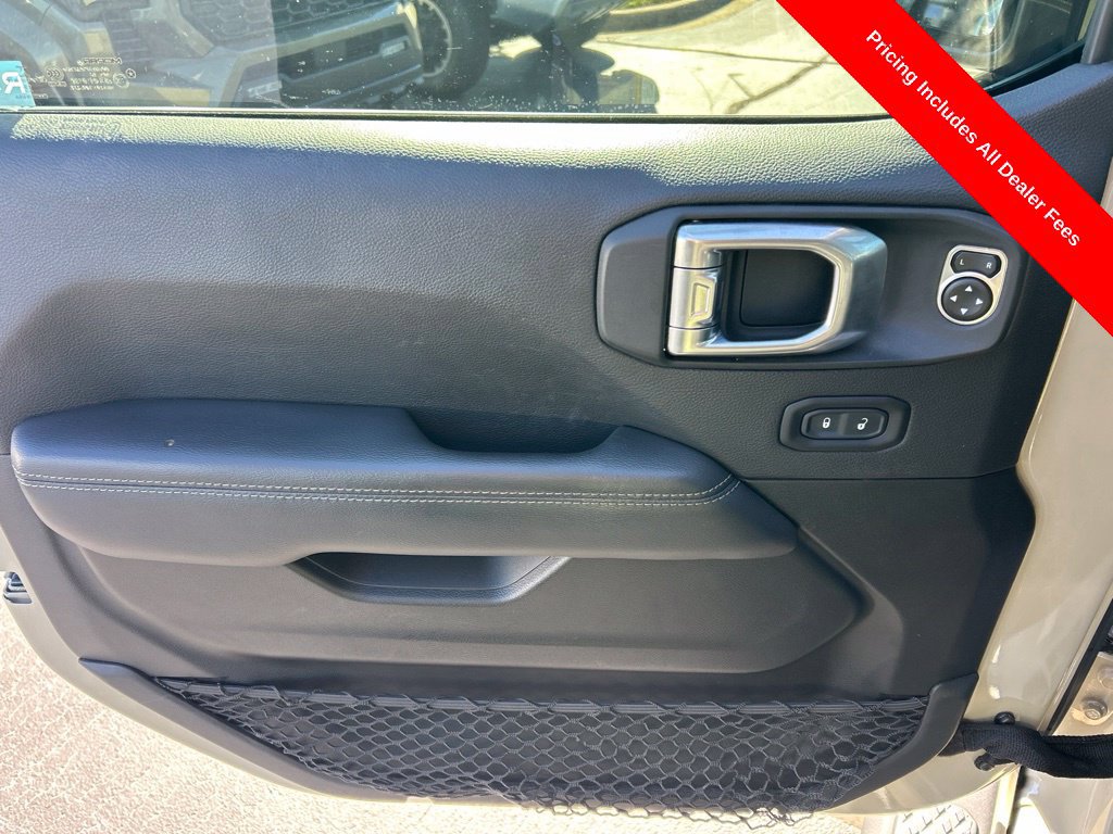 Used 2020 Jeep Gladiator Overland AWD/4WD image 5