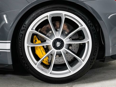 Used 2018 Porsche 911 GT3 RWD image 46
