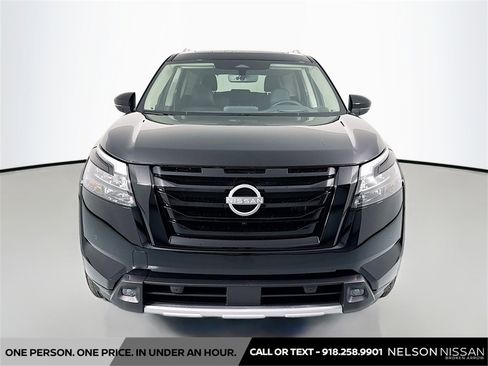 New 2025 Nissan Pathfinder Platinum w/ Black Appearance Package image 2