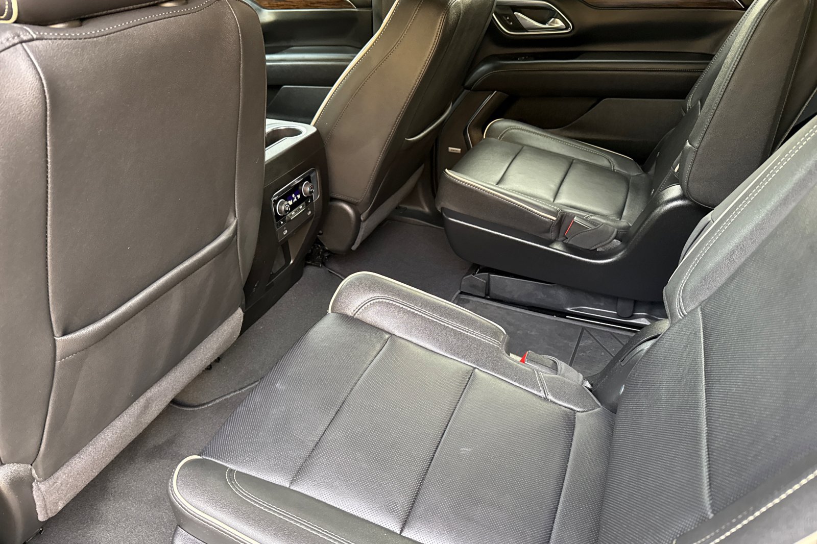 Used 2025 Chevrolet Tahoe Premier AWD/4WD image 15