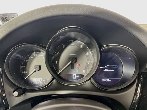 Certified 2023 Porsche Macan AWD/4WD image 13