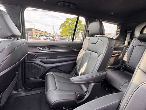 Used 2026 Jeep Grand Cherokee L Limited w/ Limited Altitude Package AWD/4WD image 16