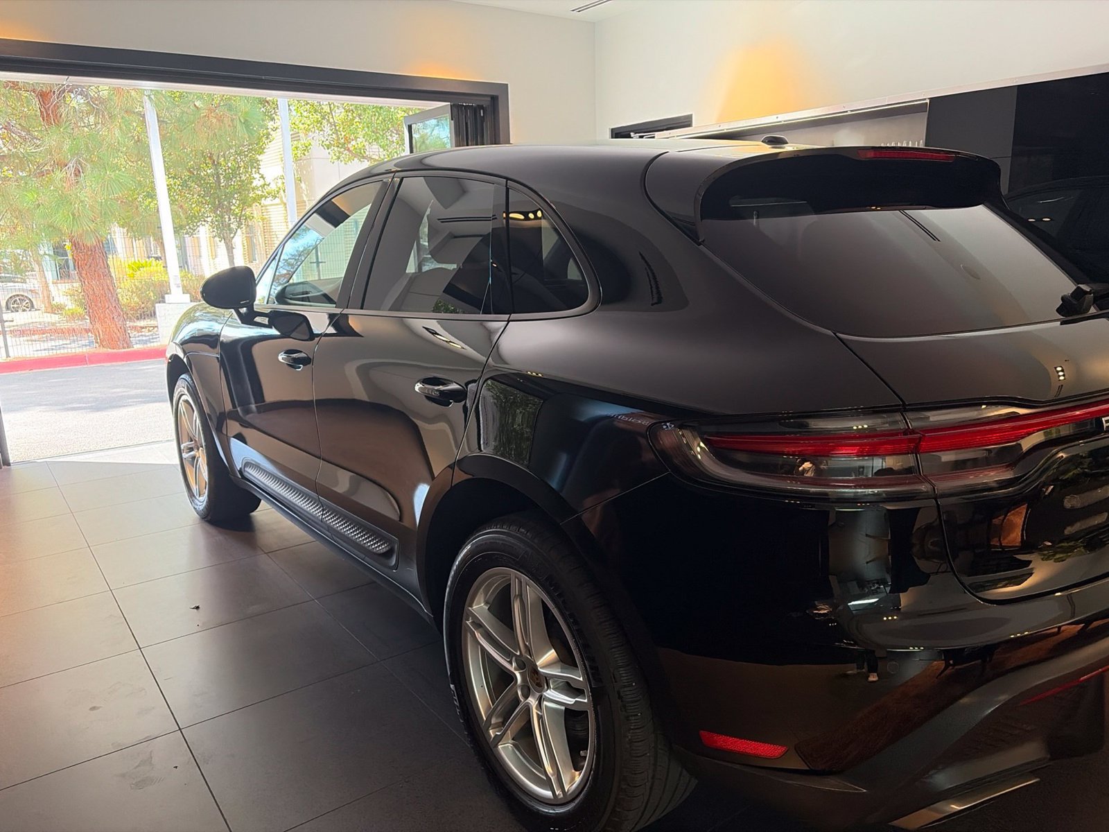 Used 2023 Porsche Macan AWD/4WD image 6