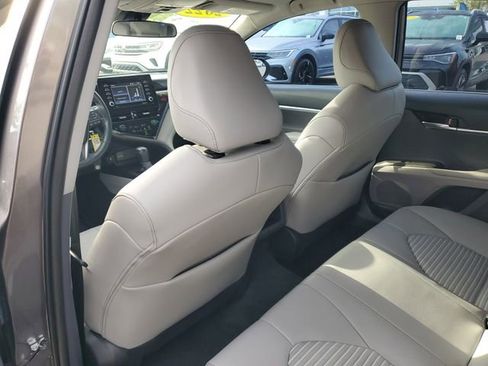 Used 2022 Toyota Camry SE FWD image 8