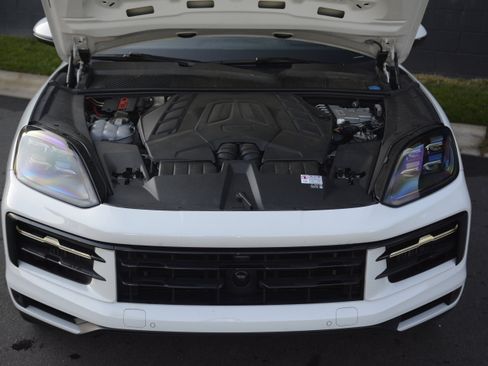 Certified 2024 Porsche Cayenne S AWD/4WD image 38