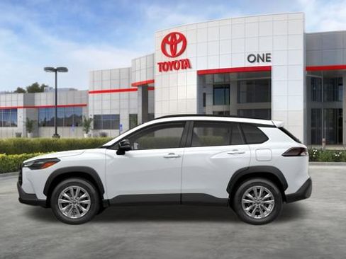 New 2026 Toyota Corolla Cross LE w/ Moonroof Package image 5