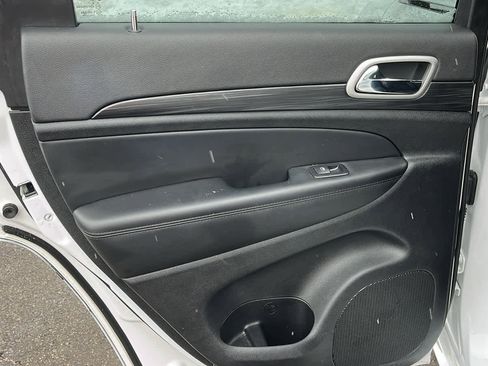 Certified 2022 Jeep Grand Cherokee Laredo X image 26