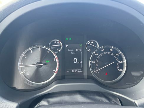 Used 2021 Lexus GX 460 Premium w/ Premium Package image 11