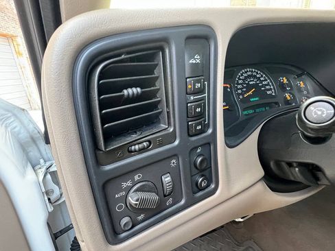 Used 2004 GMC Sierra 2500 SLE w/ Heavy-Duty Power Package AWD/4WD image 20
