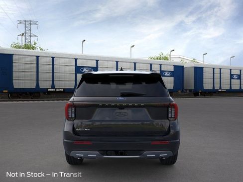 New 2026 Ford Explorer Active RWD image 5