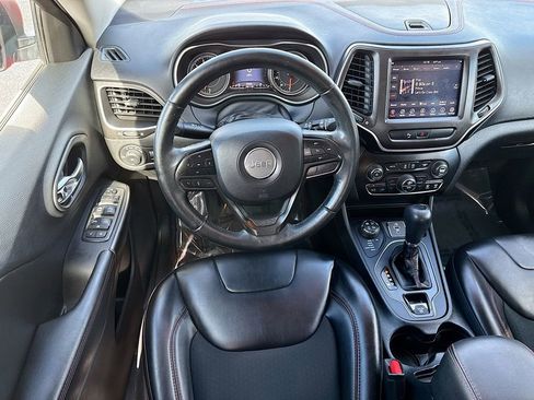 Used 2019 Jeep Cherokee Trailhawk image 16