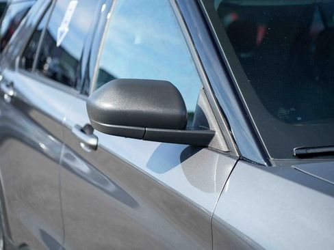 Used 2023 Ford Explorer XLT image 9