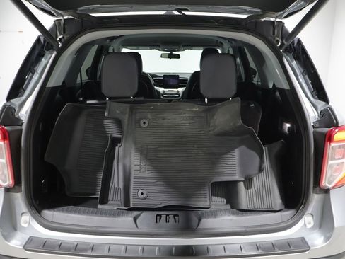 Used 2022 Ford Explorer XLT AWD/4WD image 4